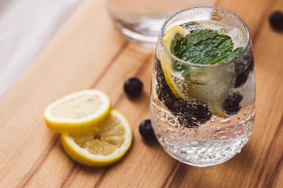 Infused water lemon-blueberry-mint (recipe infused water lemon-blueberry-mint step 2)