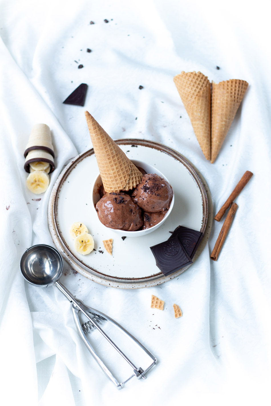 Chocolate banana ice cream with cinnamon_front2